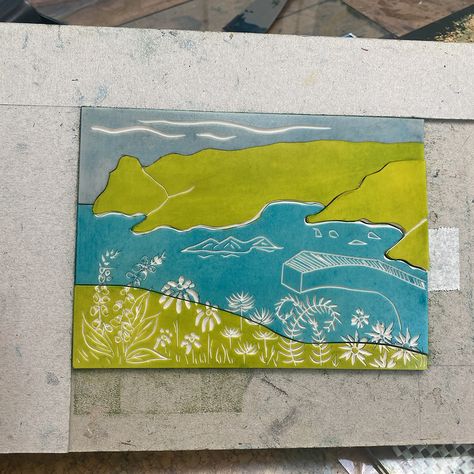 Today’s linocut workshop. Learning how to make multi-coloured linocut prints using the jigsaw technique. Jayne’s on holiday from Australia! I managed to gather a group together earlier in the year so that she could come to a workshop while she was in Yorkshire. #linocut #linoprint #linoprinting #linocutart #printmaking #reliefprinting #printmakingworkshop #printworkshopsyork #Creativecourses #Creativeworkshop #Craftworkshop #Linoworkshop #Linoprintworkshop #linocutworkshop #york #northyorks... Jigsaw Linocut, Relief Printing, Linocut Art, Crafts Workshop, Creative Workshop, Lino Print, On Holiday, Linocut Prints, Linocut