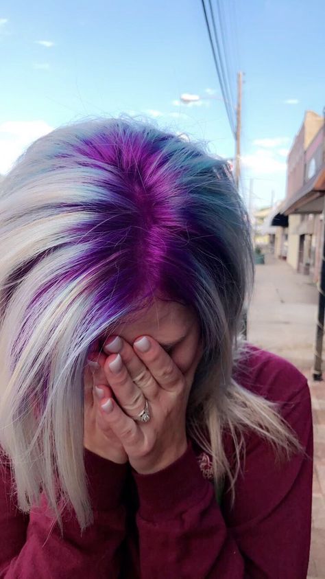 Purple shadow roots by Alean Powell Rambut Brunette, Hair Color Crazy, Shadow Root, Hair Color Pastel, Hair Color Purple, Trendy Hair Color, Pastel Hair, Rainbow Hair, Unique Hairstyles