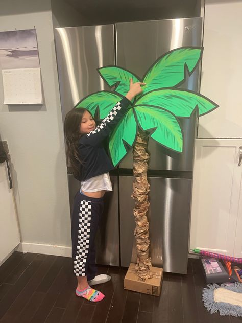 Cardboard Palm Tree Diy, Diy Coconut Tree, Diy Surfboard Decor Party, Palm Tree Diy, Cardboard Palm Tree, Diy Palm Tree, Diy Tropical Party Decorations, Luau Christmas Party, Kids Church Decor