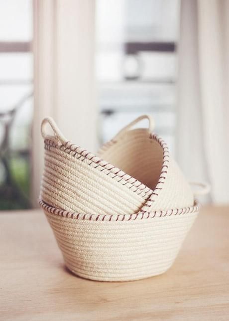 Rope Bags, Clothesline Basket, Diy Baskets, Rope Bowls, Diy Rope Basket, Rope Projects, Coiled Rope, Rope Baskets, Coiled Baskets