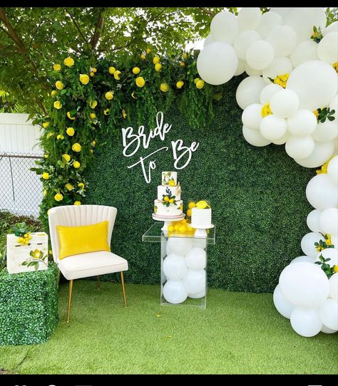 Lemon Themed Engagement Party Ideas, Lemon Theme Backdrop, She Found Her Main Squeeze Bridal Party Backdrop, Bridal Shower Yellow, She Found Her Main Squeeze Backdrop, She Found Her Main Squeeze Bridal Party, Italian Baby Showers, Wedding Shower Food, Lemon Themed Party