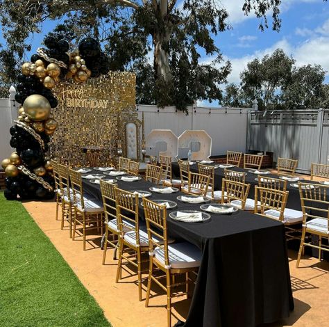 Black And Gold Garden Party, Black And Yellow Theme Party, 40th Birthday Dinner Table Decor, Elegant Black And Gold Party, 21st Backyard Party Ideas, 30th Backyard Birthday Ideas, 45th Birthday Theme, Outdoor 50th Birthday Party Backyards, Backyard Prom Ideas