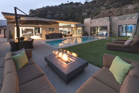 Cozy and modern single story house design Have Inspiration, Design Exterior, Design Del Prodotto, Story House, House Goals, Style At Home, Outdoor Design, A Fire, My Dream Home