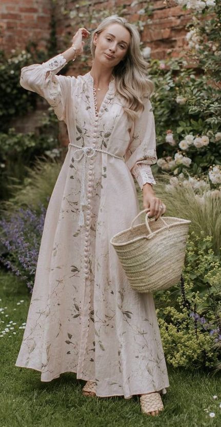 Elegant Modest Summer Outfits, Modest Romantic Outfit, Romantic Modest Outfit, Modest Summer Dresses Muslim, Feminim Romantic Style, Classic Romantic Style Outfit, Classy Spring Outfits, Romantic Style Outfit, Countryside Outfit