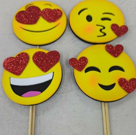 Smiley Craft, Pencil Topper Crafts, Preschool Valentine Crafts, File Decoration Ideas, Abc Coloring Pages, Classroom Birthday, Paper Flower Art, Emoji Party, Hand Crafts For Kids