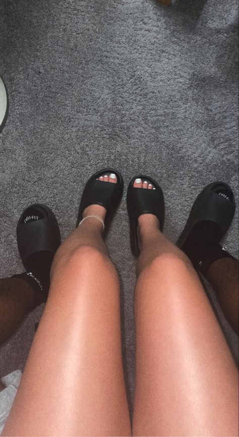 Black Couple Aesthetic Shoes, Yeezy Couple Goals, Matching Slides Couples, Black Couple Matching Shoes, Matching Yeezy Slides Couple, Matching Yeezys Couple, Black Couple Wallpaper Matching, Yeezy Slides Couple, Couple Sneakers Relationship Goals