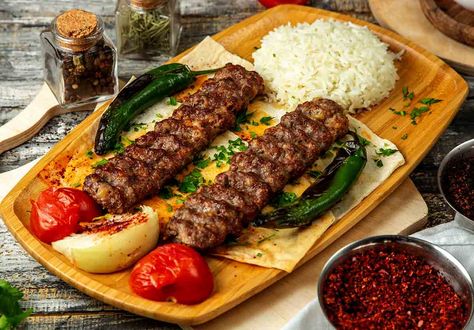 What is Chelo Kabab Koobideh? in Oven & Charcoal Recipe Lula Kebab, Kabab Koobideh, Koobideh Recipe, Iranian Dishes, Kebab Skewers, Kebabs On The Grill, Shish Kebab, Rice Side, Grilled Peppers