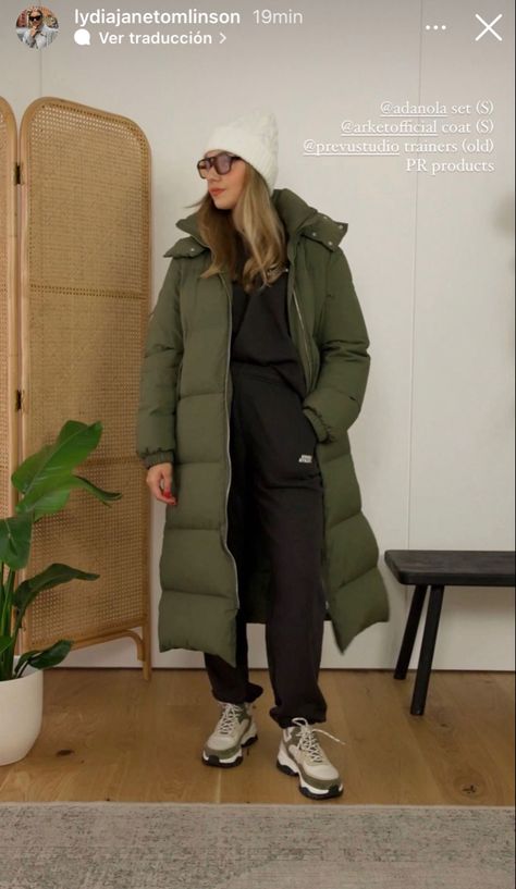 Green Long Puffer Jacket Outfit, Green Puffer Coat Outfit, Down Coat Outfit, Puffy Coat Outfit, Green Puffer Jacket Outfit, Long Puffer Jacket Outfit, Green Parka Outfit, Parka Outfit Winter, Japan Outfit Winter