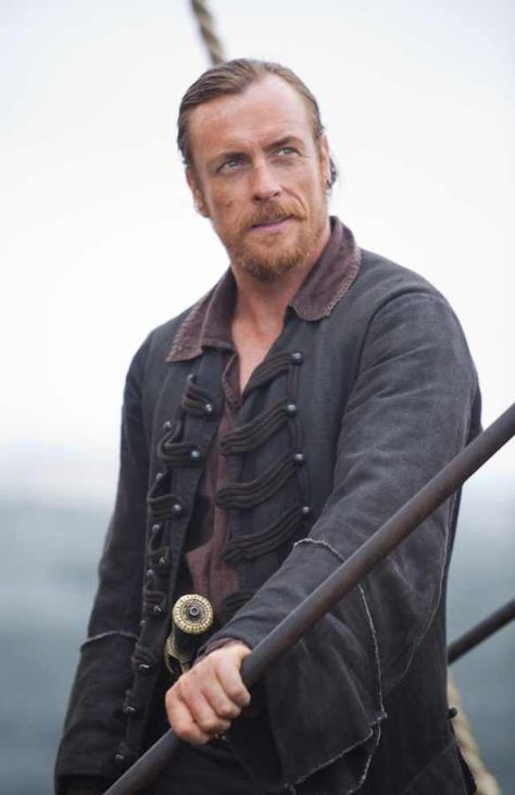 Captain James Flint ♊️ Flint Black Sails, Black Sails Starz, Charles Vane, Tom Hopper, Captain Flint, Toby Stephens, Michael Bay, Black Sails, Robert Louis