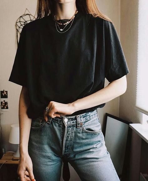 You can’t go wrong with a black T-shirt and jeans Black Tshirt And Jeans Outfit, Business Casual Dress Outfits, T Shirt And Jeans Outfit, Shirt And Jeans Outfit, Tshirt And Jeans, Flannel Shirt Outfit, Outfits For Guys, Women Tops Online, Hat And Sunglasses