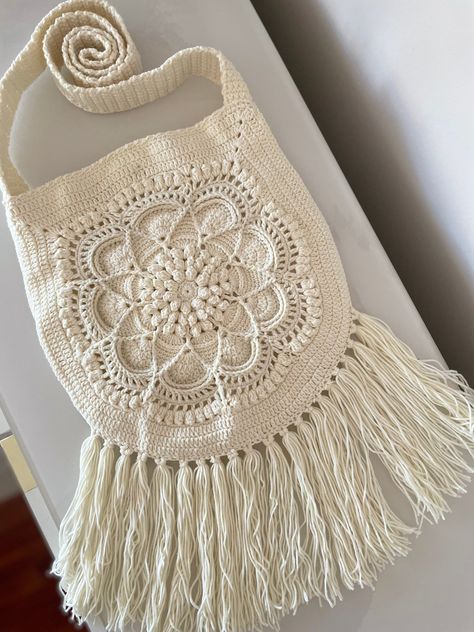 Boho Crochet Patterns, Boho Woman, Crochet Boho Bag, Knit Purse, Crochet Work, Bohemian Bags, Handbag Pattern, Crochet Purse, Fringe Bags