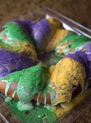 Mardi Gras King Cake Recipe, New Orleans King Cake, King Cake Recipe, Mardi Gras King Cake, Mardi Gras Food, Festive Desserts, King Cake, Cooking Lessons, A King