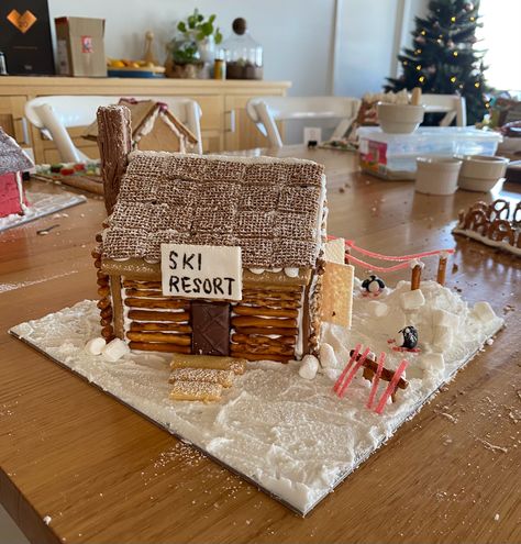 Easy Ginger Bread Houses, Ski Gingerbread House, Original Gingerbread House Ideas, Gingerbread House Inspiration Easy, Poptart Houses, Ski Chalet Gingerbread House, Gingerbread House Ski Lodge, Tropical Gingerbread House Ideas, Gingerbread Ski Resort