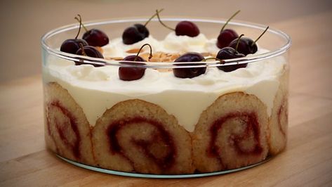 Mary Berry Trifle, British Baking Show Recipes, British Bake Off Recipes, The Great British Baking Show, Great British Baking Show, British Baking Show, Bake Off Recipes, Custard Tarts, Hp Sauce