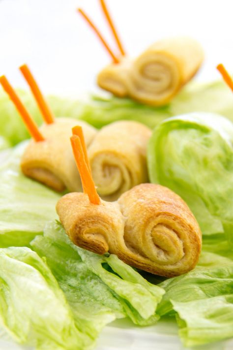 Snail Shaped Food, Food Shaped Like Animals, Vbs Magnified, Snail Food, Bug Snacks, Sauce Ideas, Spring Snacks, Theme Snack, Frog Birthday