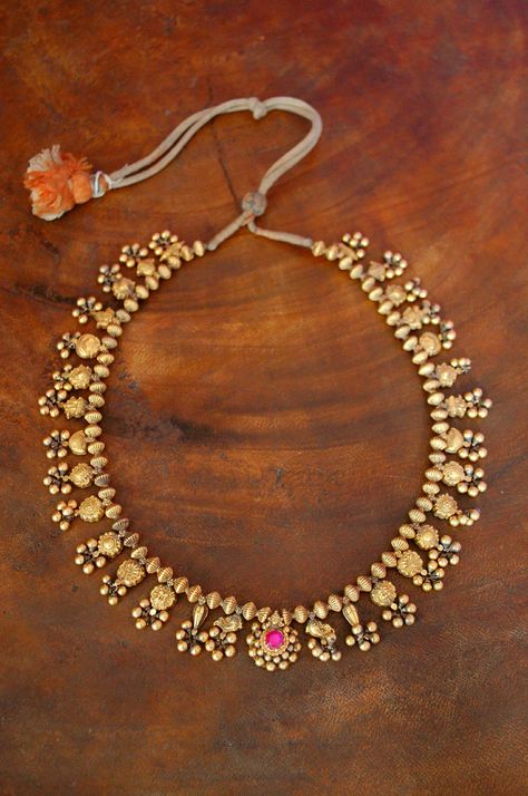 Marathi Jewellery, Rajasthan Jewellery, Pendal Set, Kolhapuri Saaj, Necklace With Charms, Antique Necklaces Design, Antique Gold Jewelry Indian, Gold Jewelry Simple Necklace, Gold Mangalsutra Designs