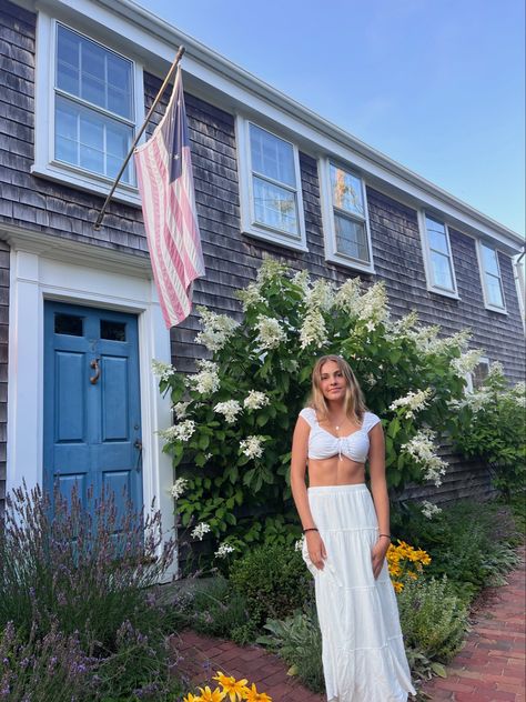 Cape Cod Mom Aesthetic, Cape Cod Lifestyle, Cape Cod Photo Ideas, Cape Cod Pictures Ideas, Cape Cod Instagram Pics, Cape Cod Outfit Summer, Cape Cod Sunset Aesthetic, Maine Aesthetic, Fancy Fits