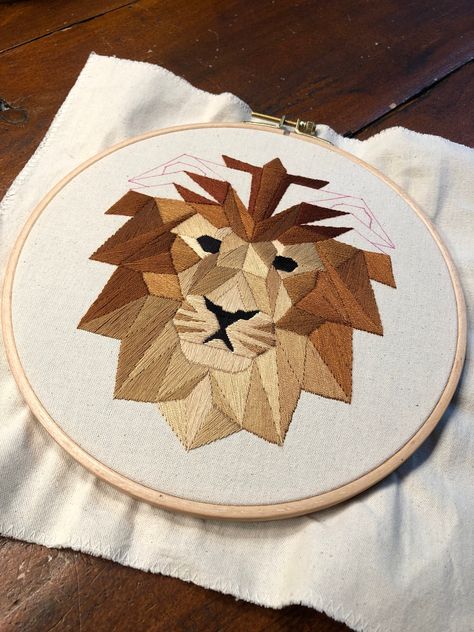 Lion Embroidery Design On Shirt, Geometric Embroidery Designs, Geometry Art Projects, Lion Embroidery Design, Embroidery Lion, African Embroidery Designs, Geometric Pattern Embroidery, Color Wheel Design, Lion Embroidery