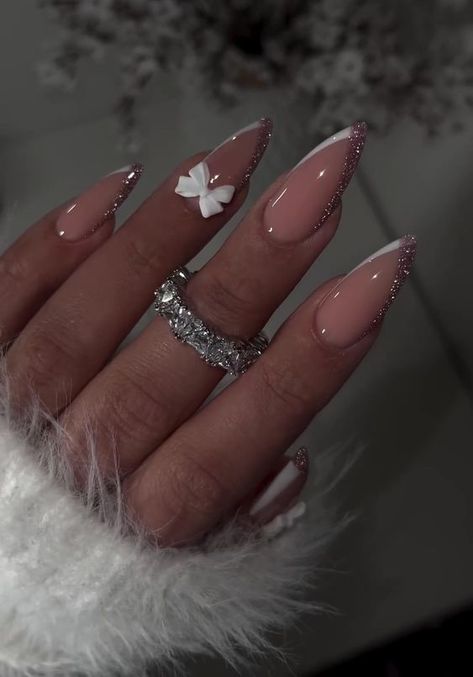 Alm9nd Nails, Birthday Nail Inspo 2024 Almond, Nail With White Designs, Sweet 16 Nail Ideas Art Designs, Boyfriend Inspired Nails, Almond Nails For Work, Nails Inspo 2024 Almond, Almond Nails 2024 Trends, Almond Nails Easy Designs