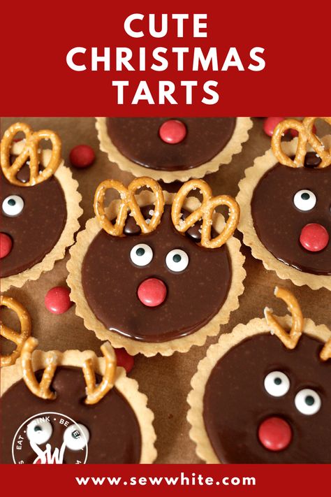 These reindeer tarts are the cutest Christmas dessert ever! My little Rudolph tarts are full of personality and by using ready made tart shells it's actually a no bake chocolate tarts recipe. Mini Chocolate Tarts Recipe, Alternative Christmas Pudding, Holiday Tarts, Chocolate Tarts Mini, Cute Christmas Desserts, Mini Tart Recipes, Christmas Party Snacks, Shortcrust Pastry Recipes, Chocolate Tarts