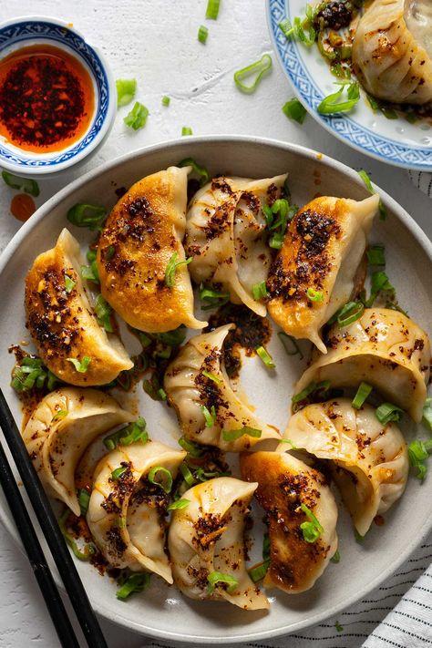 How To Make Potsticker and Gyoza Wrapper - El Mundo Eats Shrimp Potstickers, Chicken Pot Stickers, Chicken Gyoza, Easy Dumplings, Dumpling Wrappers, Pot Stickers, Dumplings Recipe, Chicken And Shrimp, Savory Chicken