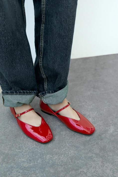 Flats With Ankle Strap, Patent Ballet Flats, Evening Suit, Zara Australia, Coat Shoes, Shorts Co Ord, Leather Mary Janes, V Shape, Mary Janes