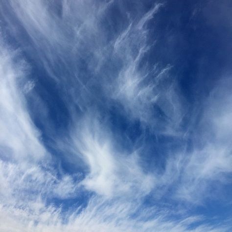 All sizes | Wispy cirrus... #clouds #sky | Flickr - Photo Sharing! Cirrus Clouds Aesthetic, Clouds Shapes, Tiktok Friends, Cirrus Cloud, Dreamy Clouds, Wispy Clouds, Angel Clouds, Weather Science, Cloud Formations