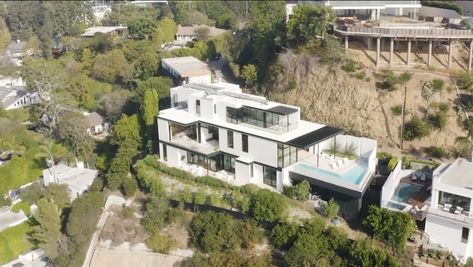 Ariana Grande House, Famous Houses, Hill House, Hollywood Hills, Luxury Homes Dream Houses, Dream Houses, House On A Hill, House Inspo, Ariana Grande