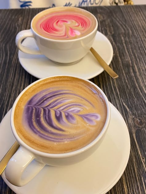 Pretty Coffee Drinks, Lavender Syrup For Coffee, Syrup For Coffee, Benefits Of Lavender, Lavender Syrup, Pretty Coffee, Coffee Obsession, Pretty Drinks, Latte Art