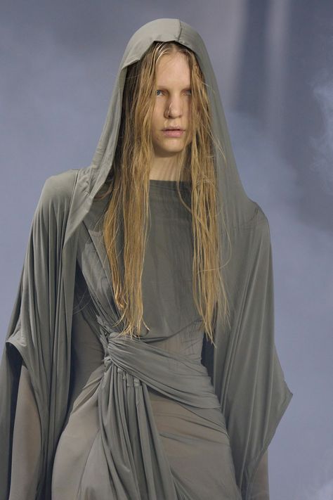 Rick Owens Fall 2022 Ready-to-Wear Fashion Show | Vogue Ysl Dress, Rick Owens Dress, Bene Gesserit, Afro Style, Runway Looks, Fantasy Dress, Textiles Fashion, Fall 2022, Outfits Aesthetic