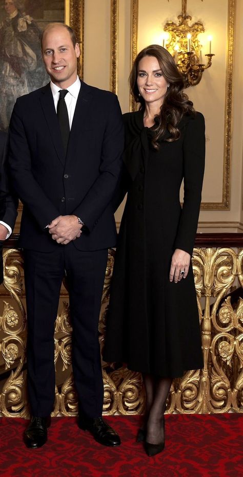 The Prince and Princess of Wales, William and Catherine, at Buckingham Palace reception Wales Fashion, Principe William Y Kate, William And Catherine, Kate Middleton Style Outfits, Düşes Kate, Prince William Family, Princesse Kate Middleton, William E Kate, Kate Middleton Hair