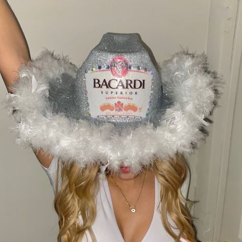 Bacardi Cowboy Hat, Alc Costumes, Alcohol Cowboy Hats, Tequila Costume, Alcohol Hats, Alcohol Halloween Costumes, Halloween Alcohol, 21st Birthday Diy, Teenage Halloween Costumes