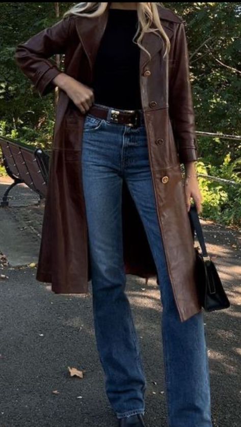 Trench Coat Leather Outfit, Vintage Leather Coat Outfit, Dark Brown Leather Trench Coat, 70s Brown Leather Jacket Outfit, Brown Leather Coat Outfit Women, Leather Coat Outfit 90s, Old School Fashion Vintage, Long Brown Leather Jacket Outfit, Brown Leather Trench Coat Outfit