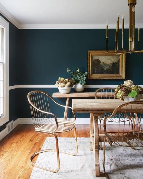 Dining room painted in forest green color with wood table and chairs. Photo by Instagram user @leannefordinteriors Dark Blue Dining Room, Blue Dining Room Walls, Style Me Pretty Living, Dining Room Blue, Green Paint Colors, Beautiful Dining Rooms, Dining Room Inspiration, Dining Room Walls, Blue Walls