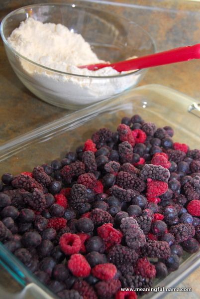 1-#berry cobbler #easy dessert #bisquick-002 Cake Mix Desserts 3 Ingredients, Bisquick Desserts, Berry Deserts, Desserts 3 Ingredients, Impossible Recipes, Cobbler With Bisquick, Berry Cobbler Recipe, Mixed Berry Cobbler, Berry Cobbler Recipes