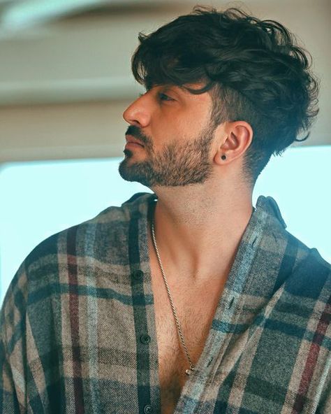 Aly Goni, Hairstyles Thick Hair, Haircuts Curly, Prabhas Actor, Mens Haircuts Short Hair, Haircuts Short Hair, Mens Hairstyles With Beard, Beard Styles Short, Crop Haircut