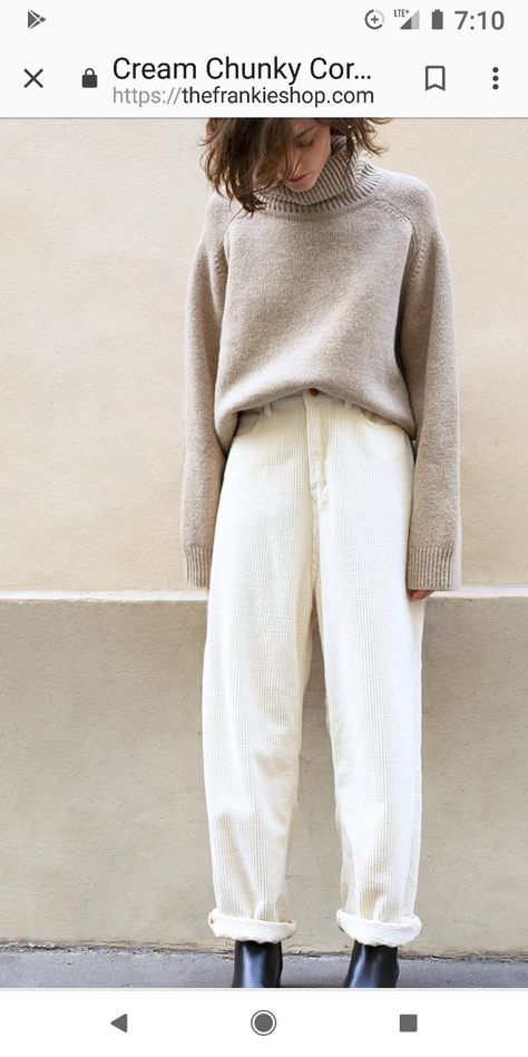 White Courderoy Pants Outfit, Courderoy Pants Outfits Women, Linen Pants Outfit Winter, Creme Outfits, Beige Linen Pants Outfit, Trousers Outfit Winter, Beige Jeans Outfit, Beige Sweater Outfit, Cream Pants Outfit