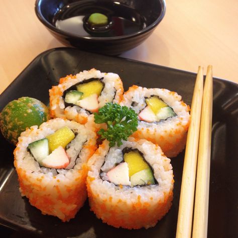 Yoshinoya's California Maki California Maki, Fav Food, I Love Food, Delicious Food, Love Food, Yummy Food, Blogger, California, Ethnic Recipes