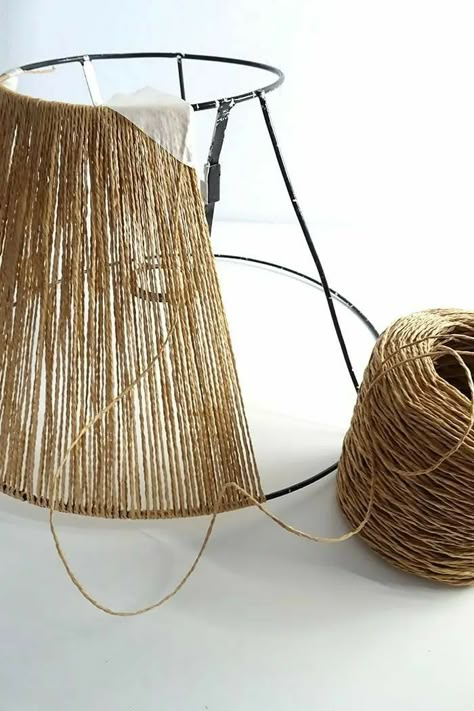 Diy Lampshade Makeover, Lampshade Makeover, Diy Lampe, Bedroom Decor Inspiration, Bedroom Crafts, Craft Room Decor, Diy Chandelier, Diy Lamp Shade, Diy Home Decor Bedroom