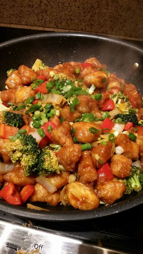 Chicken Stir Fry Aesthetic, Stir Fry Aesthetic, Fry Chicken, Chicken And Veggies, Stir Fry Sauce, Fav Food, Gluten Free Foods, Chicken Stir Fry, Chicken Rice