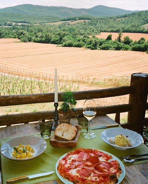 Tuscany Food, Italian Lunch, The Key To My Heart, Palette Projects, Mediterranean Summer, Lunch Table, Italy Home, Summer Breakfast, Under The Tuscan Sun