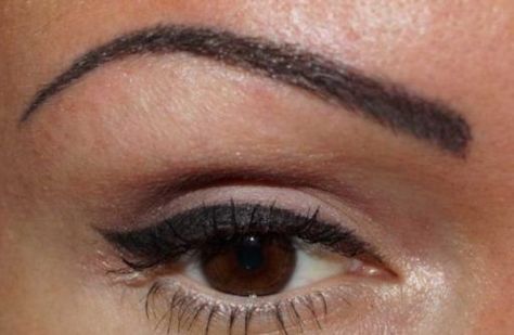 View permanent cosmetics eyeliner before and after photos from actual clients, performed by our Certified Permanent Cosmetic Professionals. Makeup Artist Tattoo, Eyeliner Images, Cosmetics Ideas, Semi Permanent Eyeliner, Permanent Makeup Eyeliner, Eyeliner Shapes, Permanente Make-up, Tattoo Makeup, Permanent Eyeliner