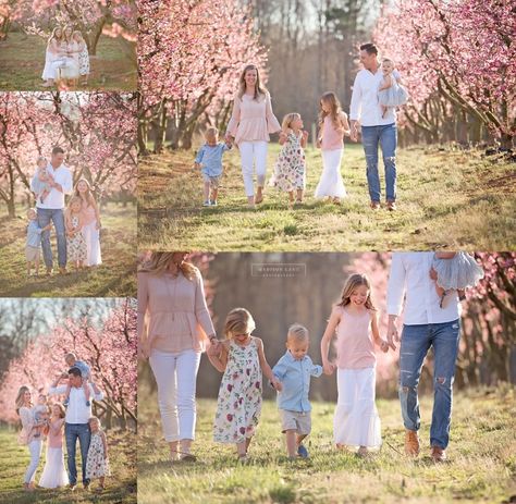 Cherry Blossoms Family Photoshoot, Flower Garden Family Photos, Cherry Blossom Photoshoot Outfit Family, Apple Blossom Photo Shoot Family, Spring Family Portraits, Spring Mommy And Me Pictures Outfits, Apple Blossom Family Pictures, Cherry Blossom Family Pictures Outfits, Cherry Blossom Photoshoot Family