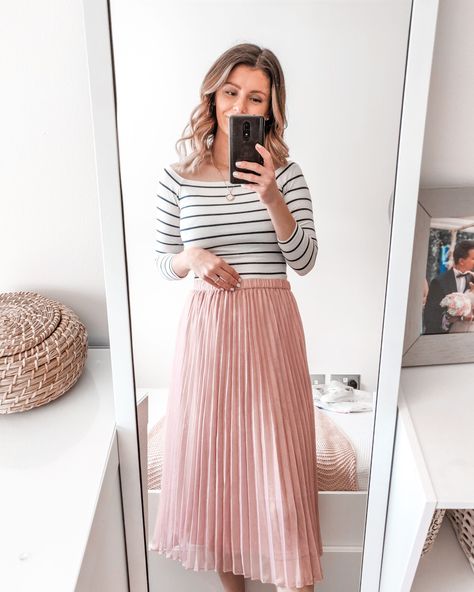 H&M pink pleated midi skirt summer outfit. Striped bardot top and pink skirt spring summer style #style #summer #summeroutfit #springoutfit #outfit #outfits #fashion #ootd #momstyle #momoutfit #ootd #fashionbloggers #fashionblogger #styleblogger Midi Skirt Summer Outfit, Pink Pleated Skirt Outfit, Pleated Skirt Outfit Summer, Midi Skirt Summer, Pink Skirt Outfits, Pink Pleated Midi Skirt, Midi Skirts Summer, Pleated Skirt Outfit, Pink Midi Skirt