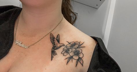 Humming Bird Collar Bone Tattoo, Humming Bird Chest Tattoo, Collar Bone Hummingbird Tattoo, Lilac Hummingbird Tattoo, Collarbone Hummingbird Tattoo, Hummingbird Tattoo With Rose, Bird Collarbone Tattoo, Hummingbird Tattoo Collar Bone, Collarbone Cover Up Tattoo