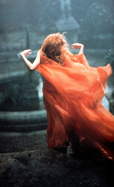 Color inspo Lucy Westenra Sadie Frost, Francis Ford Coppola Dracula, Dracula 1992 Aesthetic, Lucy Westenra Aesthetic, Bram Stoker's Dracula Lucy, Lucy Dracula, Dracula Mina, Dracula Aesthetic, Theater Fashion