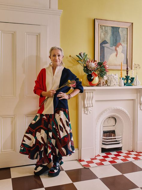 Fashion Legend Lucinda Chambers' Inimitable Style - Chairish Blog Lucinda Chambers, Types Of Textiles, Colorful Space, Build A Wardrobe, Fashion People, Life Design, Cabin Decor, Vintage Linens, British Style