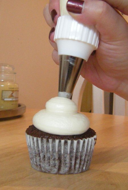 Cupcake Icing Tips, Opening A Bakery, Frosting Techniques, Cupcake Tutorial, Icing Techniques, Frosting Tips, Icing Tips, Cupcake Icing, Jell O