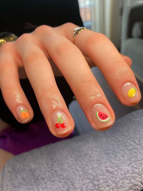 fruit nail designs tutorial Gel Manicures Designs, Food Inspired Nails, Fruit Short Nails, Food Nail Designs, Easy Fruit Nails, Nail Fruit Designs, Fruit Gel Nails, Nail Designs Fruit, Food Nails Designs