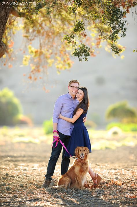 Couples Photography Pose Idea Fall Dog Photos, Dog Family Pictures, My Love Photo, Photos With Dog, Family Picture Poses, Dog Photoshoot, Fall Photoshoot, Family Posing, Fall Pictures